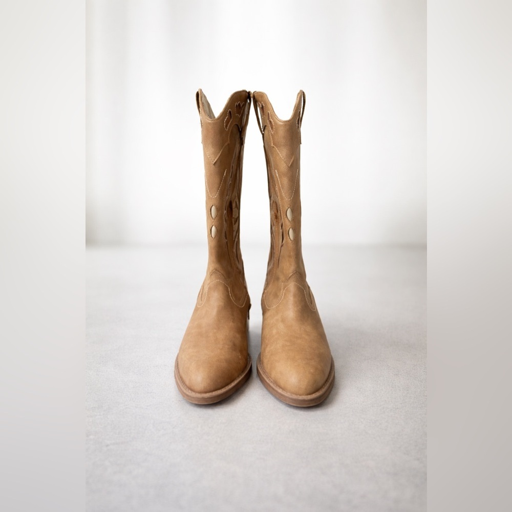 NYC Tan Heeled Western Boots - Picture 2 of 4